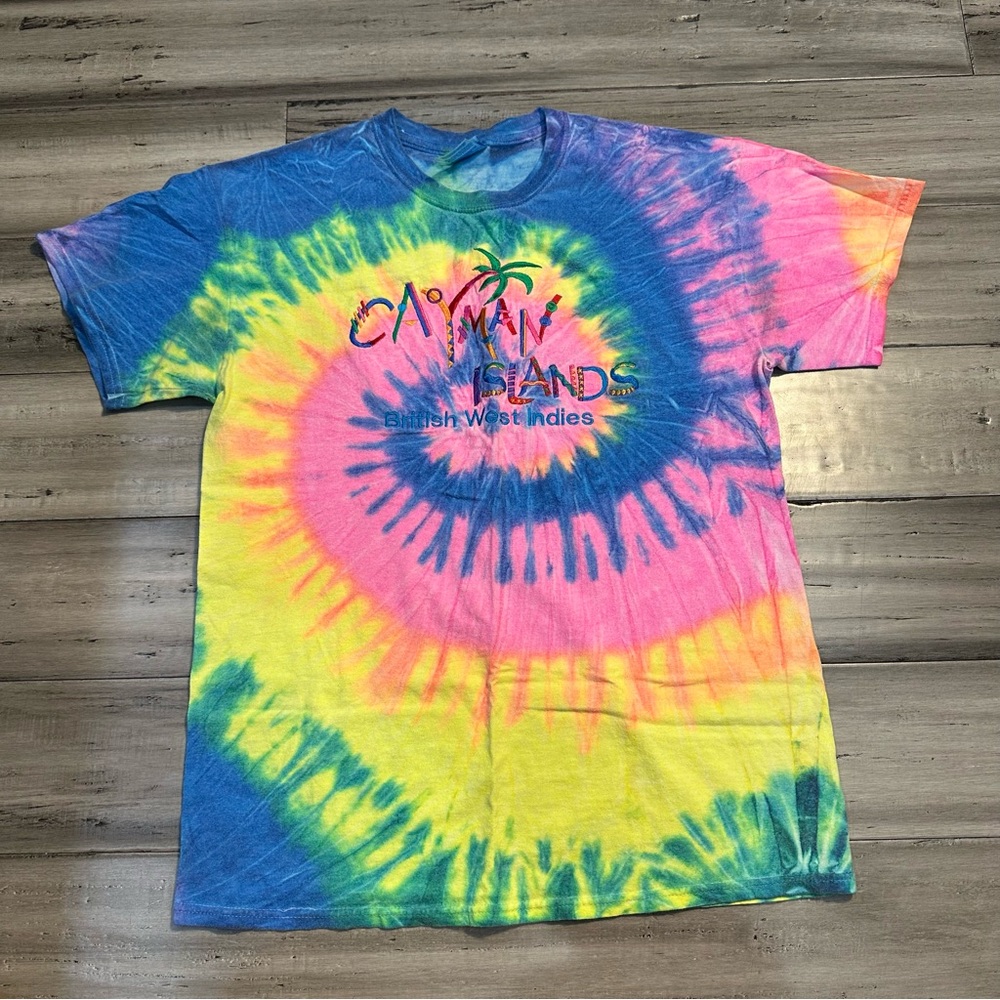 Gildan Cayman Island Tie Dye Embroidered Short Sleeve Shirt Size Medium